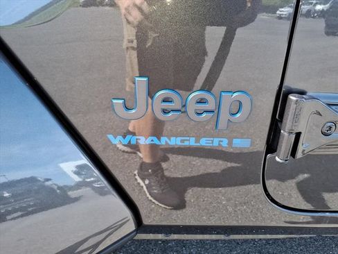 Used 2025 Jeep Wrangler Unlimited Sahara w/ Safety Group AWD/4WD image 13