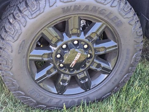 Used 2024 GMC Sierra 2500 AT4 w/ AT4 Premium Plus Package AWD/4WD image 10