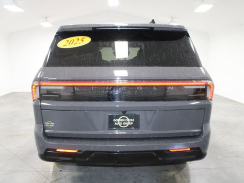 Used 2025 Lincoln Navigator Black Label AWD/4WD image 8