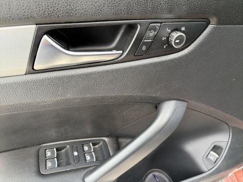 Used 2013 Volkswagen Passat 2.5 SE image 14