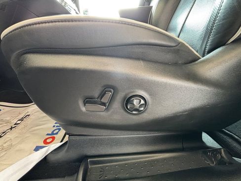 Used 2025 Chrysler Pacifica Limited FWD image 30