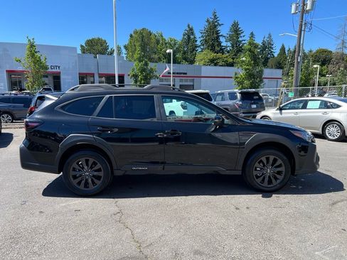 Used 2025 Subaru Outback Onyx Edition AWD/4WD image 3
