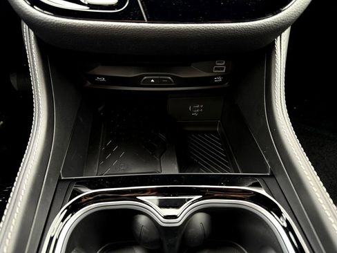 New 2026 Chrysler Pacifica Limited w/ Uconnect Theater Family Group image 27