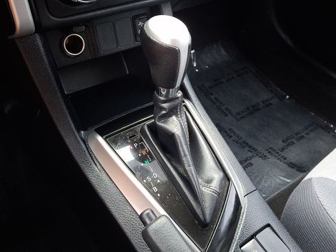 Used 2018 Toyota Corolla L FWD image 14