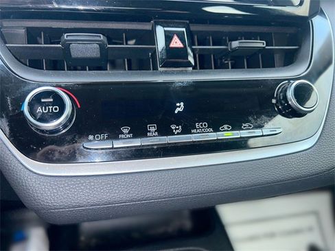 Used 2022 Toyota Corolla LE image 21