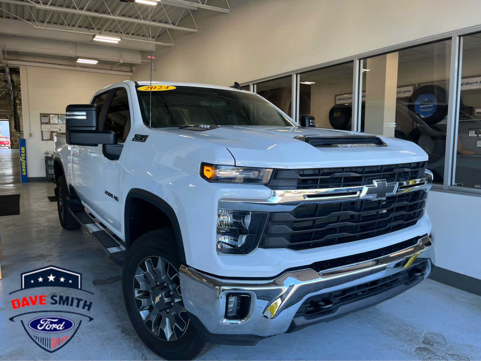 Used 2024 Chevrolet Silverado 2500 LT w/ Convenience Package AWD/4WD image 2