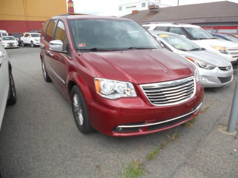 Used 2015 Chrysler Town & Country Touring-L w/ Driver Convenience Group FWD image 2