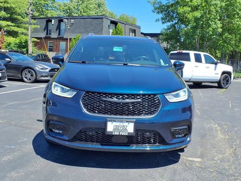 Used 2021 Chrysler Pacifica Limited w/ Uconnect Theater Family Group AWD/4WD image 23
