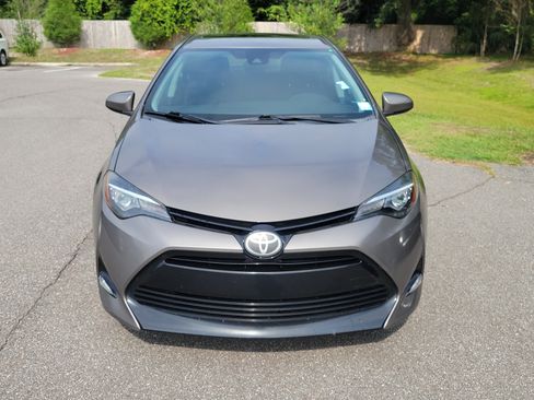 Used 2017 Toyota Corolla LE w/ LE Premium Package w/Moonroof FWD image 2