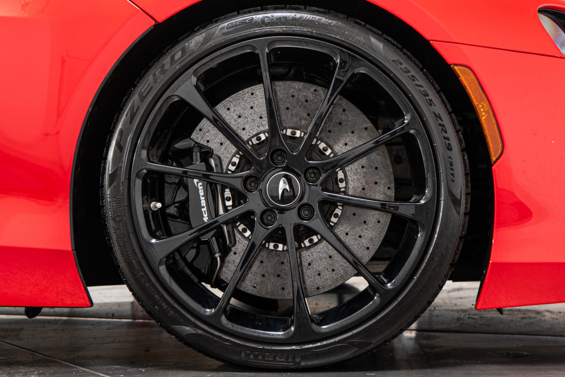 Used 2023 McLaren Artura RWD image 40