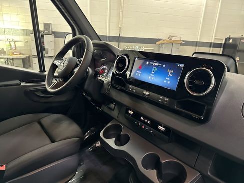 Used 2025 Mercedes-Benz Sprinter 3500 image 9