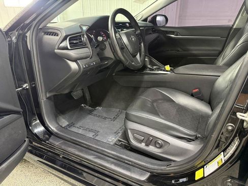 Used 2019 Toyota Camry XSE FWD image 9
