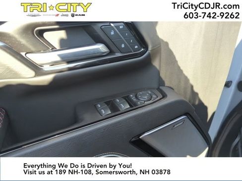 Used 2025 GMC Sierra 2500 AT4X image 16