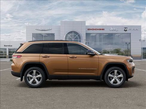 New 2026 Jeep Grand Cherokee Limited w/ Luxury Tech Group II RWD image 21