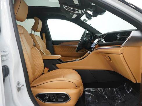 Used 2024 Jeep Grand Cherokee L Summit image 11