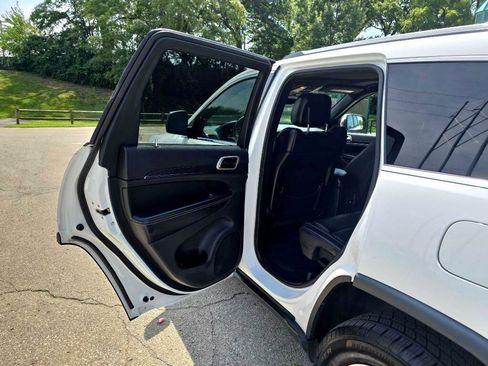 Used 2015 Jeep Grand Cherokee Limited w/ Luxury Group II AWD/4WD image 21