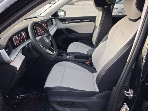 New 2026 Volkswagen Tiguan SE FWD image 7