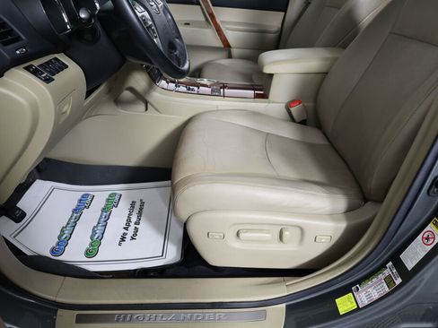 Used 2013 Toyota Highlander Limited image 13