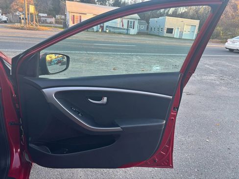 Used 2016 Hyundai Elantra GT image 15