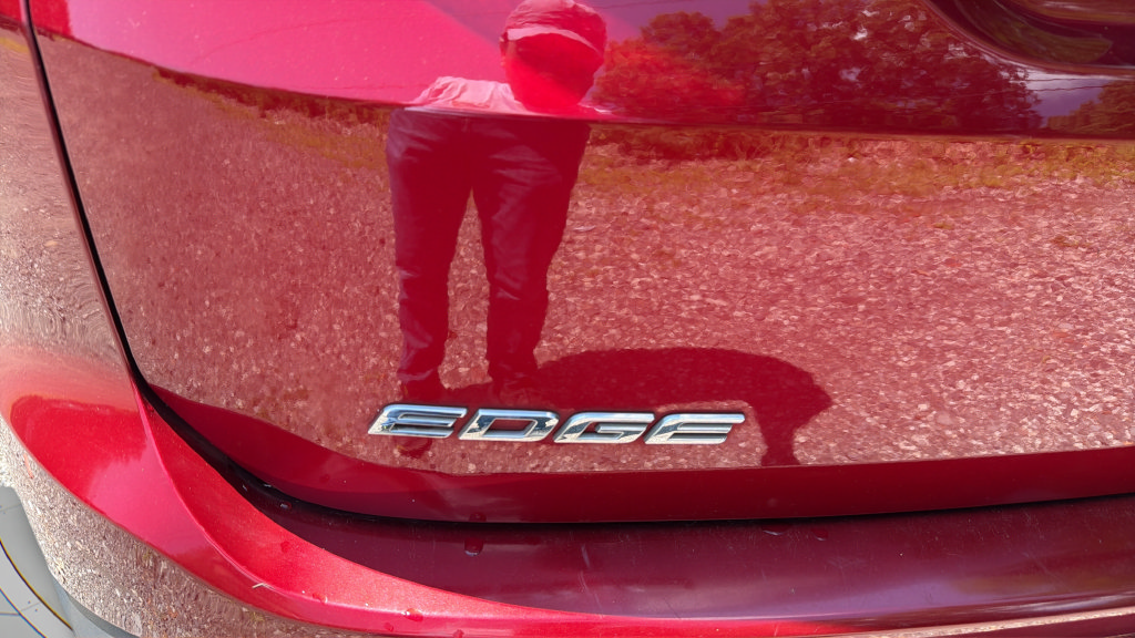 Used 2018 Ford Edge Titanium w/ Equipment Group 301A AWD/4WD image 37