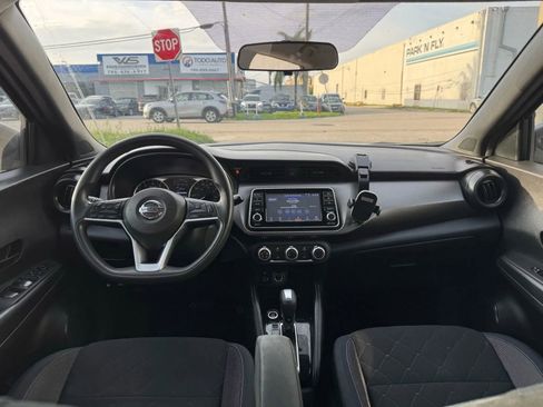 Used 2019 Nissan Kicks S image 13