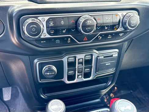 Used 2023 Jeep Wrangler Unlimited Sahara w/ Cold Weather Group AWD/4WD image 15