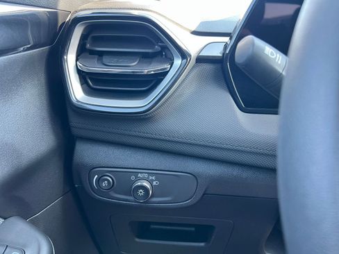 Used 2025 Chevrolet TrailBlazer LT image 32