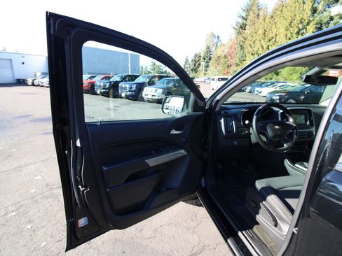 Used 2017 Chevrolet Colorado LT w/ LT Convenience Package RWD image 9