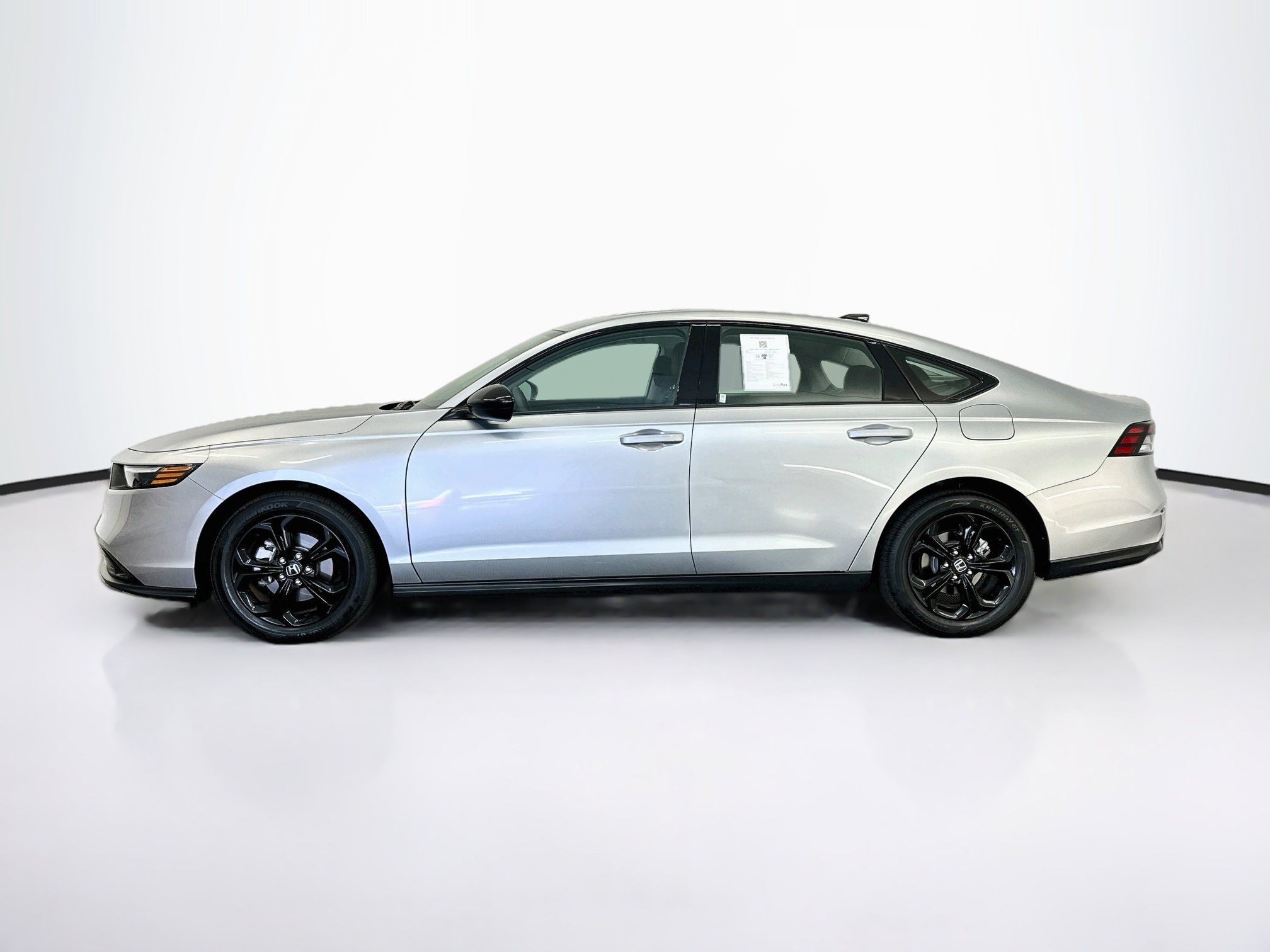 Used 2025 Honda Accord SE image 4
