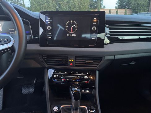 Used 2025 Volkswagen Jetta SE image 18