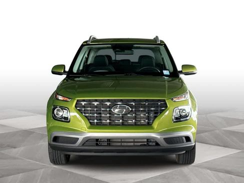 Used 2024 Hyundai Venue SEL FWD image 3