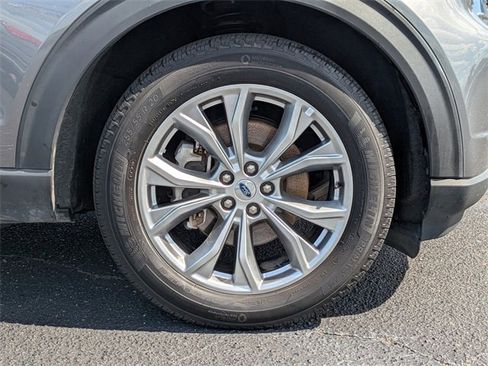 Used 2023 Ford Explorer Limited image 12