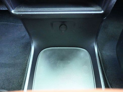 Used 2018 Toyota Sienna Limited image 20