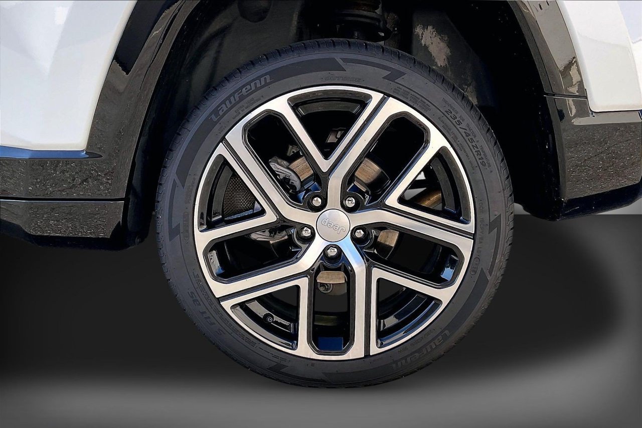 Used 2024 Jeep Compass Limited w/ Elite Group AWD/4WD image 35