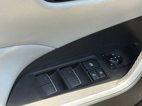 Used 2024 Toyota RAV4 XLE w/ Convenience Package FWD image 7