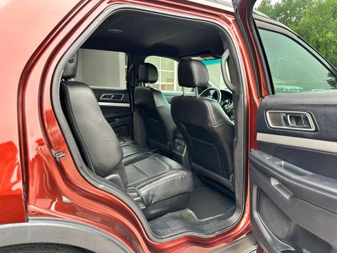 Used 2016 Ford Explorer XLT w/ Equipment Group 202A AWD/4WD image 17
