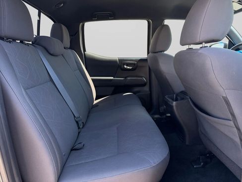 Used 2019 Toyota Tacoma TRD Off-Road AWD/4WD image 32