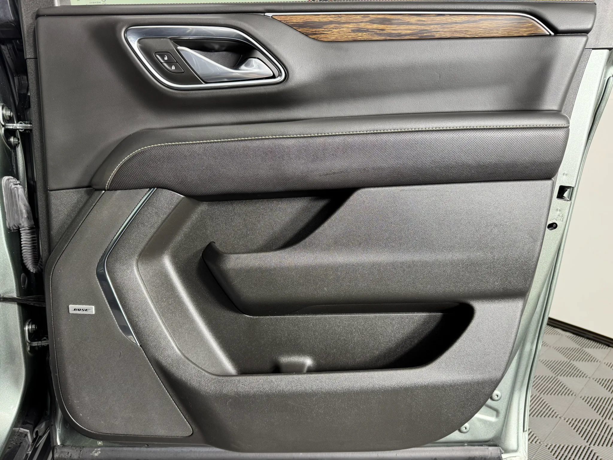 Used 2023 Chevrolet Suburban Premier AWD/4WD image 48