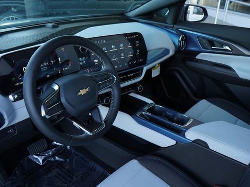 New 2025 Chevrolet Equinox EV LT image 21