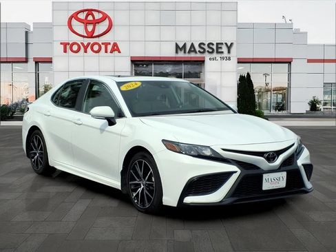 Used 2024 Toyota Camry SE w/ Cold Weather Package FWD image 1