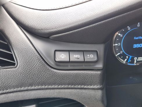 Used 2018 Cadillac Escalade ESV Premium Luxury AWD/4WD image 17