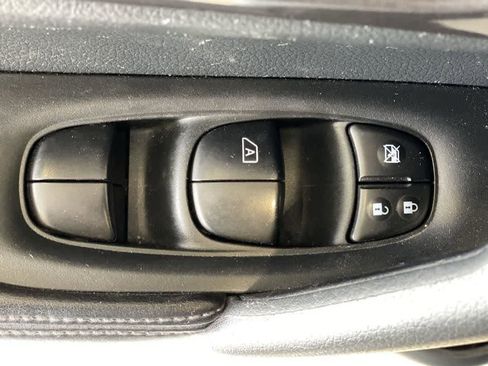 Used 2020 Nissan Rogue S AWD/4WD image 16