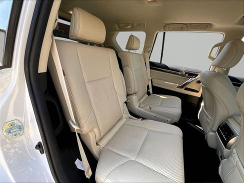 Used 2023 Lexus GX 460 Luxury w/ Sport Design Package AWD/4WD image 25
