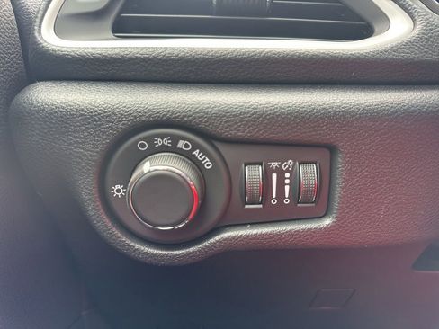 New 2027 Chrysler Pacifica Select AWD/4WD image 12