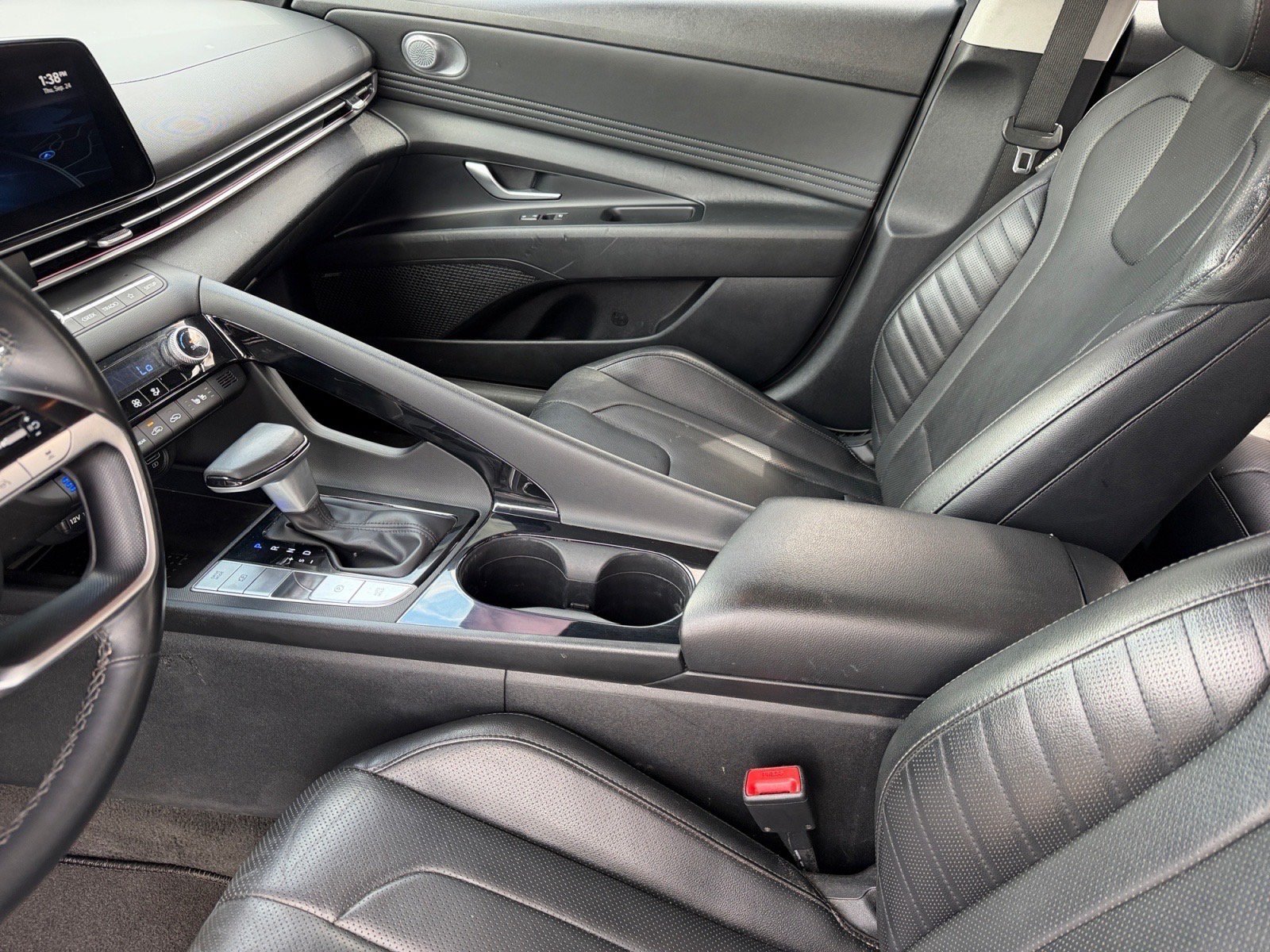 Used 2022 Hyundai Elantra Limited FWD image 12