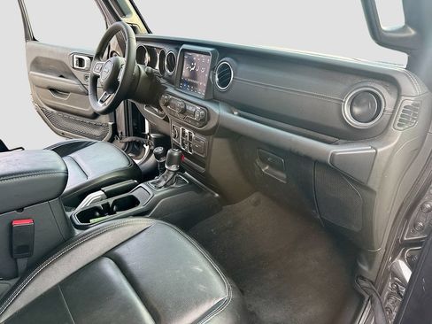 Used 2023 Jeep Wrangler Unlimited Sahara AWD/4WD image 33