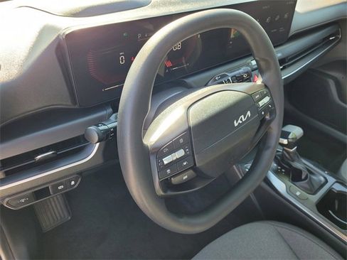 Used 2025 Kia K4 LXS image 23