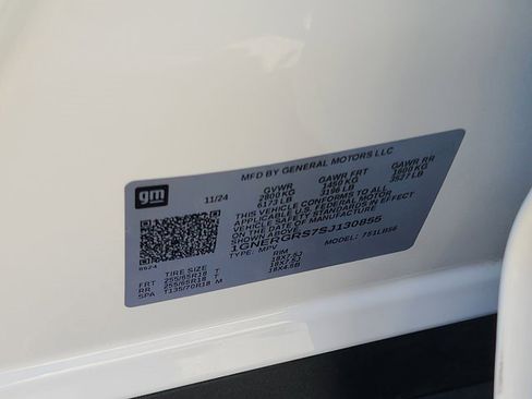 Certified 2025 Chevrolet Traverse LT FWD image 23