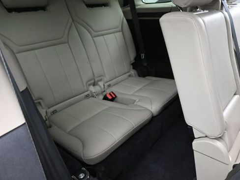 Used 2017 Land Rover Discovery HSE AWD/4WD image 25