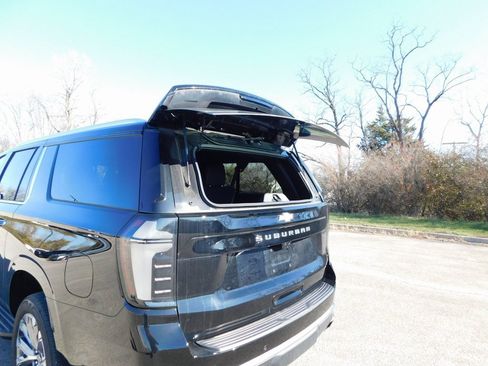 New 2025 Chevrolet Suburban High Country image 24
